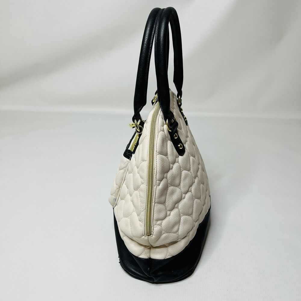 BETSEY JOHNSON WHITE AND BLACK HEART QUILTED SATCHEL HANDBAG CLASSIC - Picture 4 of 10